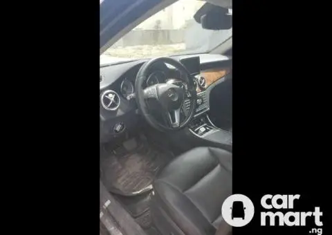 Pre-owned 2016 Mercedes Benz GLA250 - 2/5