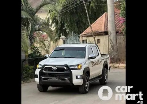 Used 2022 Toyota Hilux - 2/5