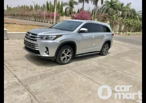 Used 2018 Toyota Highlander - 1/5