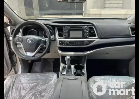 Used 2018 Toyota Highlander - 2/5