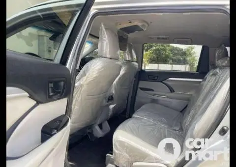 Used 2018 Toyota Highlander - 3/5