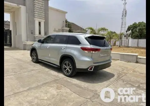 Used 2018 Toyota Highlander - 4/5