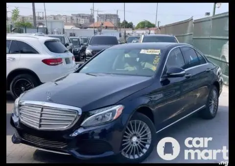 Tokunbo 2015 Mercedes Benz C300 (Luxury Edition) - 3/5