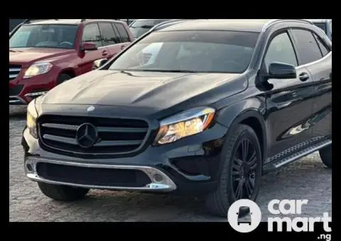 Pre-Owned 2016 Mercedes Benz GLA250 - 2/5