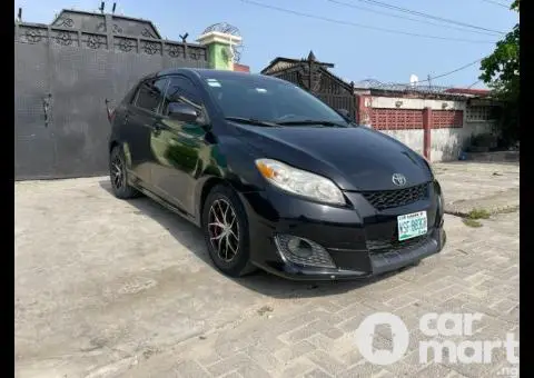 Clean 2011 Toyota Matrix Full Option - 4/5