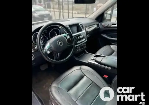 2012 Mercedes Benz ML350 - 3/5