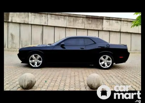 Tokunbo 2014 Dodge Challenger (SXT Plus) - 4/5