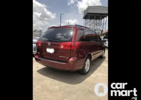 Nigerian Used 2007 Toyota Sienna - 5/5