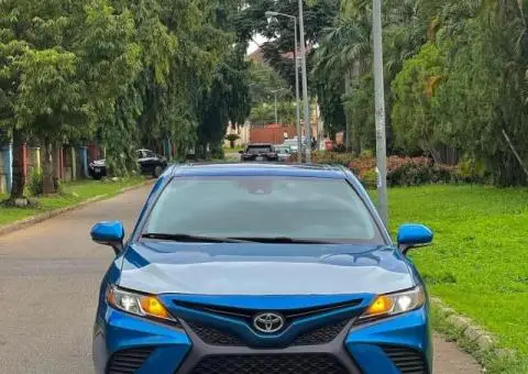 Foreign used 2018 Toyota Camry SE - 1/5