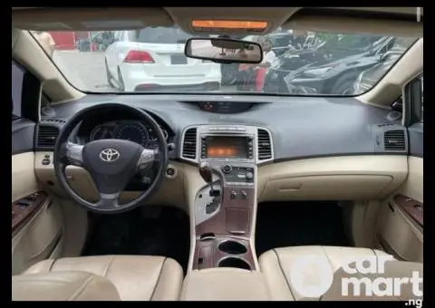 Tokunbo 2014 Toyota Venza XLE - 2/5