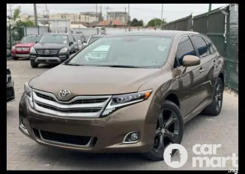 Tokunbo 2014 Toyota Venza XLE - 3/5