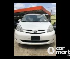 2006 Foreign-used Toyota Sienna XLE - 1