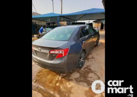 2013 Toyota Camry SE With Reverse Camera - 5/5