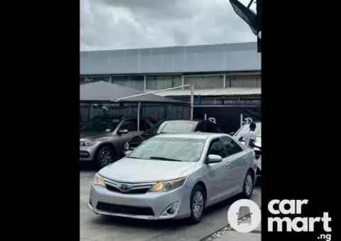 Pre-Owned 2013 Toyota Camry LE - 2/5