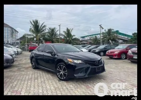 Tokunbo 2018 Toyota Camry SE - 2/4