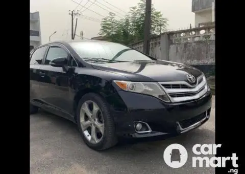 Tokunbo 2013 Toyota Venza - 2/5