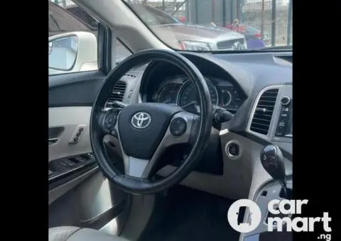 Tokunbo 2013 Toyota Venza - 2/5