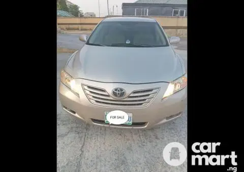 Used Toyota Camry 2007 - 2/5