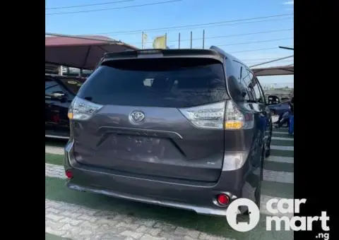 Tokunbo 2020 Toyota Sienna SE - 5/5