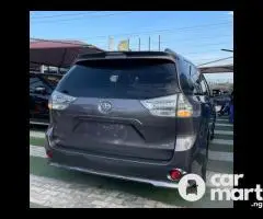 Tokunbo 2020 Toyota Sienna SE - 5