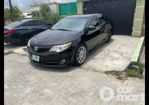 Clean 2015 Toyota Camry SE - 1/5