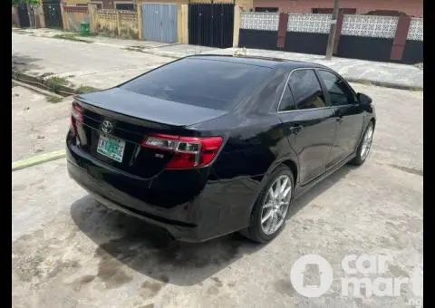 Clean 2015 Toyota Camry SE - 5/5