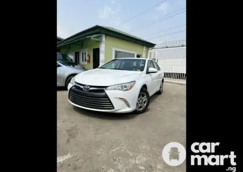 2015 Foreign-used Toyota Camry LE - 1/5