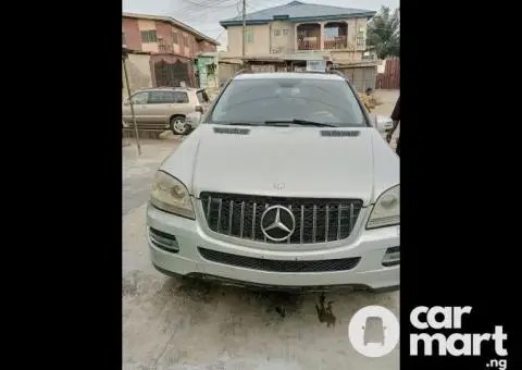 Registered 2007 Mercedes Benz ML350 - 4/5