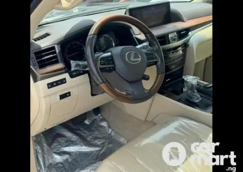 Tokunbo 2018 Lexus LX570 (Premium Edition) - 3/5