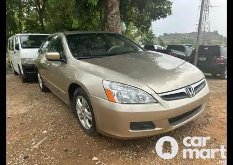 Super clean 2007 Honda Accord DC - 2/5