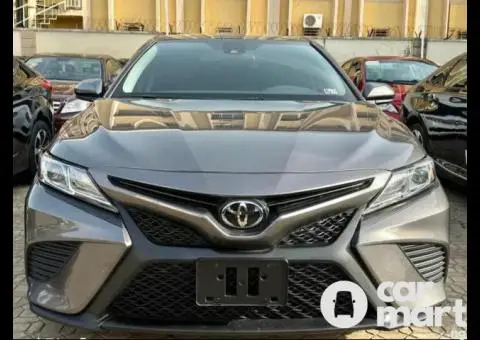 Foreign used 2020 Toyota Camry SE - 1/5