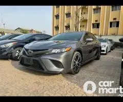 Foreign used 2020 Toyota Camry SE - 2