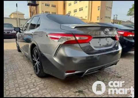 Foreign used 2020 Toyota Camry SE - 5/5