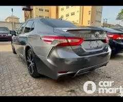 Foreign used 2020 Toyota Camry SE - 5