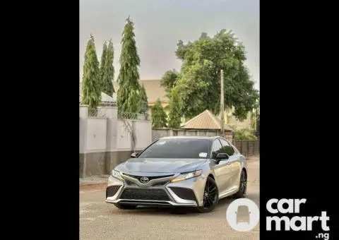 Foreign used 2021 Toyota Camry XSE - 2/5