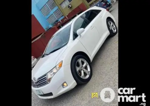 Used 2010 Toyota Venza V6 - 2/5