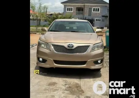 Used 2010 Toyota Camry LE - 1/5