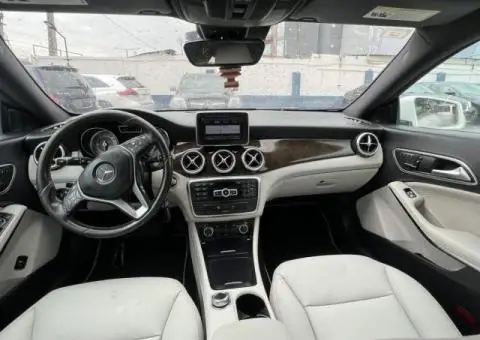 2016 Mercedes Benz CLA250 - 2/5