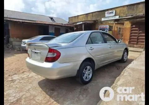 Clean 2004 Toyota Camry With Android Screen - 1/5