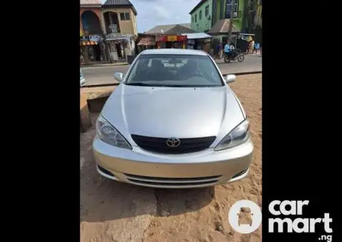 Clean 2004 Toyota Camry With Android Screen - 5/5