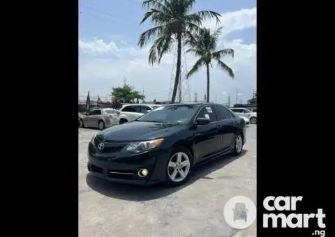 Tokunbo 2012 Toyota Camry SE - 2/4