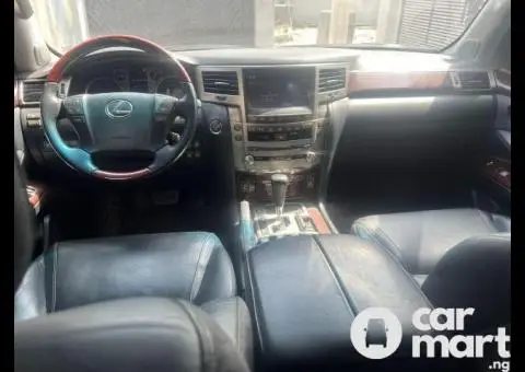 Nigerian Used Upgraded 2013 Lexus LX570 - 2/5