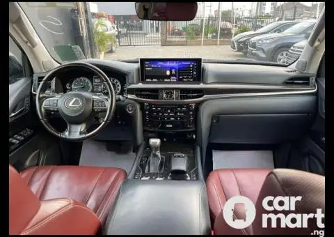 Tokunbo 2017 Lexus LX570 - 2/5