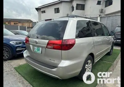 Neat Pre-owned 2005 Toyota Sienna LE - 5/5