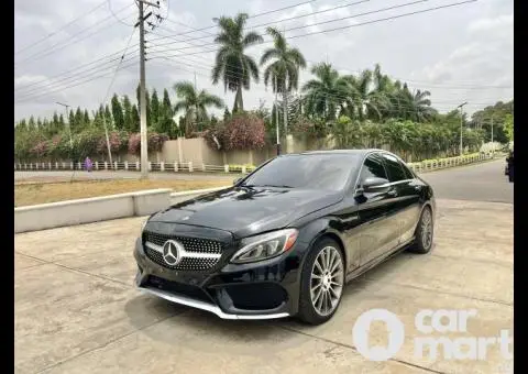 Super clean 2016 Mercedes Benz C300 4Matic - 2/5