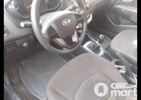 Used 2013 Kia Rio (manual) - 2/5