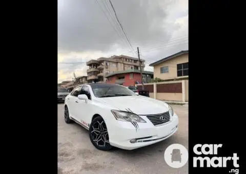 Extremely Clean. Registered 2008 Lexus ES350 with Tesla screen - 4/5