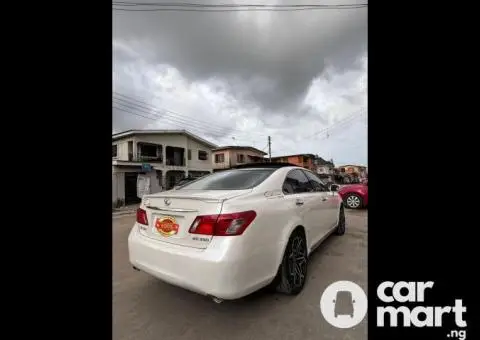 Extremely Clean. Registered 2008 Lexus ES350 with Tesla screen - 5/5