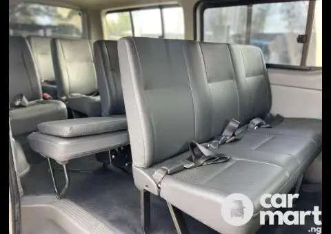 Foreign Used 2015 Toyota Hiace Bus (Hummer Bus) - 3/5