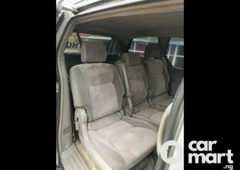 Clean First Body 2008 Toyota Sienna With DVD And Rev Camera - 3/5